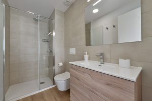 Apartamento El Portet - baño con ducha