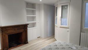 Casa en Alcoi - chimenea en el dormitorio